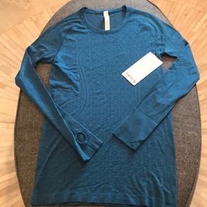 Lululemon long sleeve crew, NWT- this season
